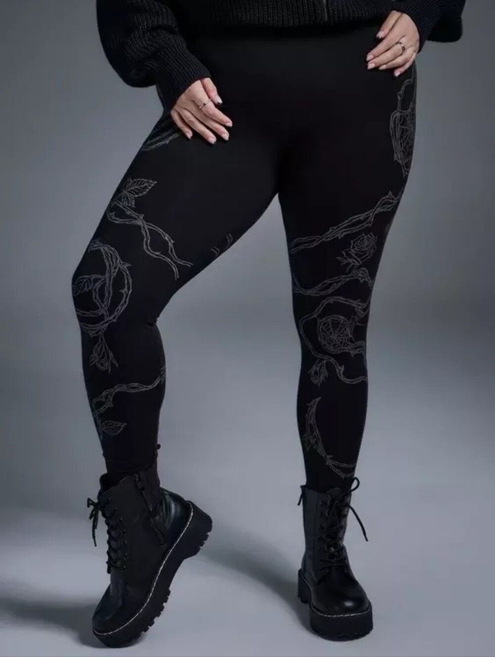 Torrid Nightfall Roses + Thorns Bees + Spiderwebs Deep Black Leggings VG 3